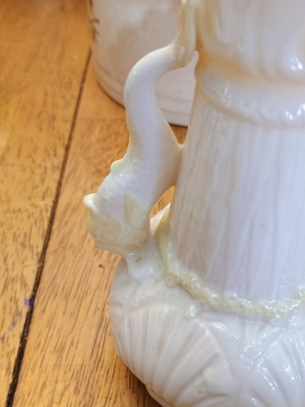 Belleek Ireland "Dolphin Spill Vase" in fine Parian china - Picture 2 of 3